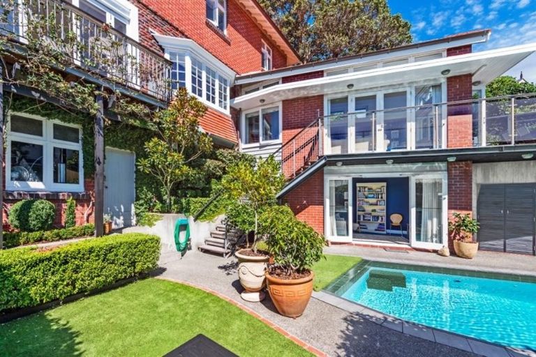 Photo of property in 102 Bolton Street, Kelburn, Wellington, 6012