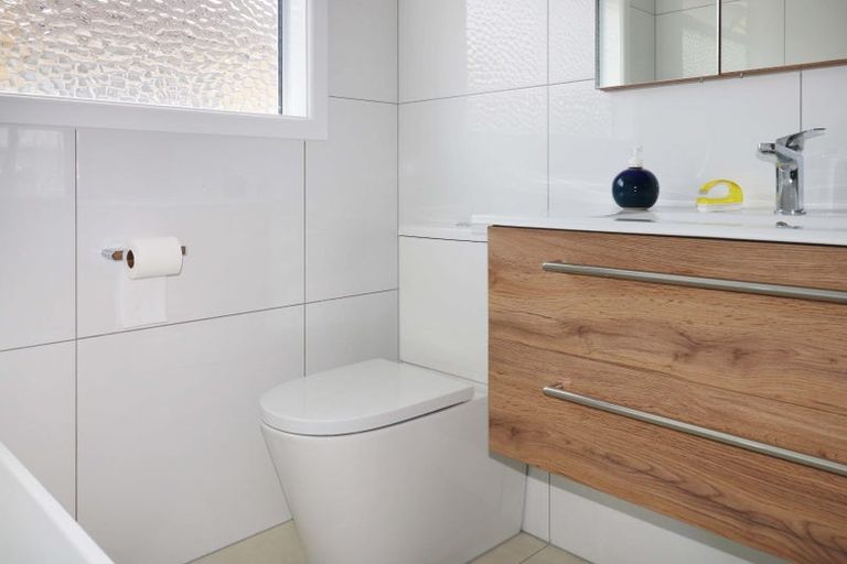 Photo of property in 5 Holyoake Crescent, Avalon, Lower Hutt, 5011