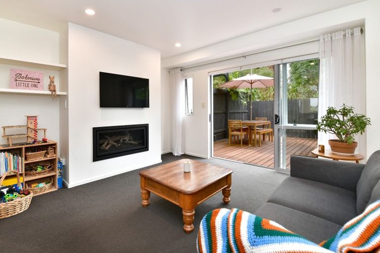 Photo of property in 3/22 Northcross Drive, Oteha, Auckland, 0632