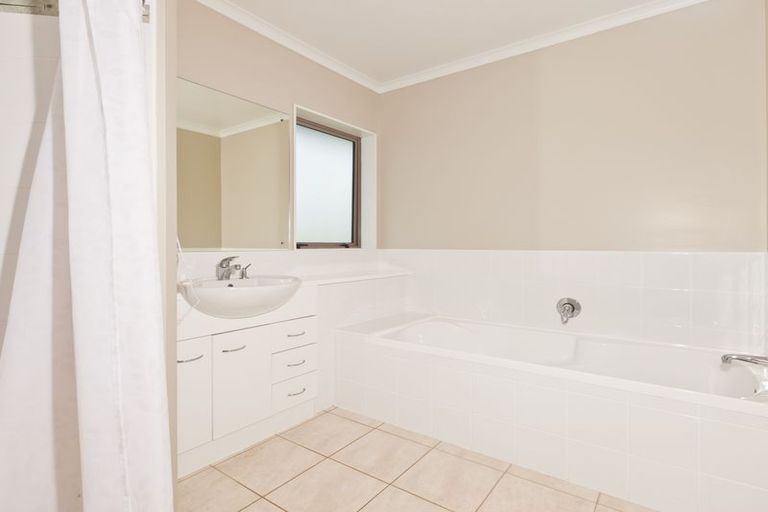 Photo of property in 8 Cairn Way, Te Kamo, Kamo, 0185