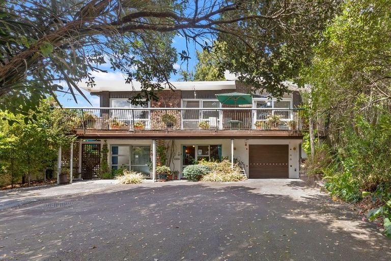 Photo of property in 30 Mountain Road, Henderson Valley, Auckland, 0612