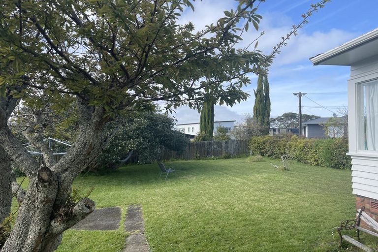 Photo of property in 11 Heath Avenue, Northcote, Auckland, 0627