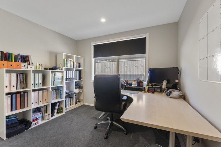 Photo of property in 5 Mahia Lane, Waikanae, 5036