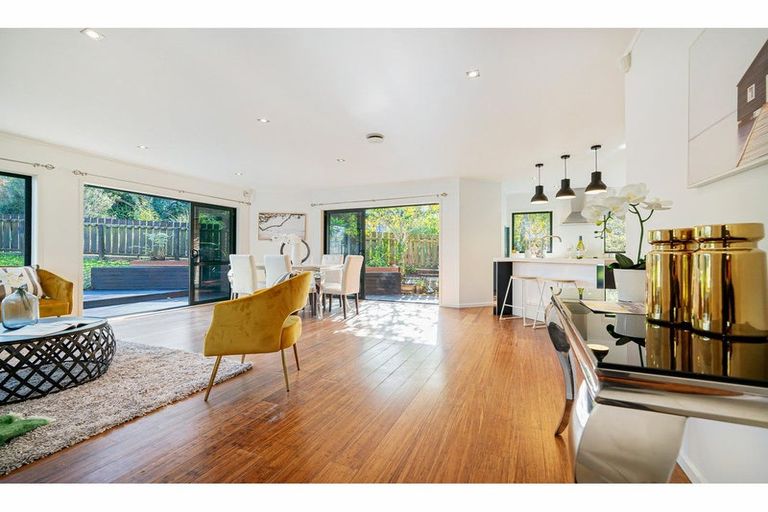 Photo of property in 17a Atkinson Road, Titirangi, Auckland, 0604