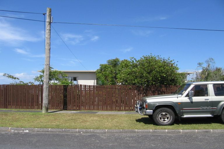 Photo of property in 27 Firth Road, Torbay, Auckland, 0630