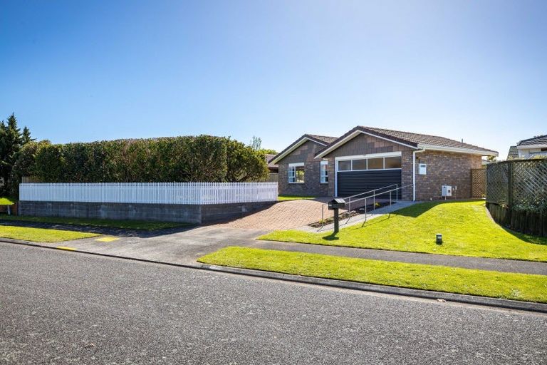 Photo of property in 7 Boulevard Drive, Merrilands, New Plymouth, 4312