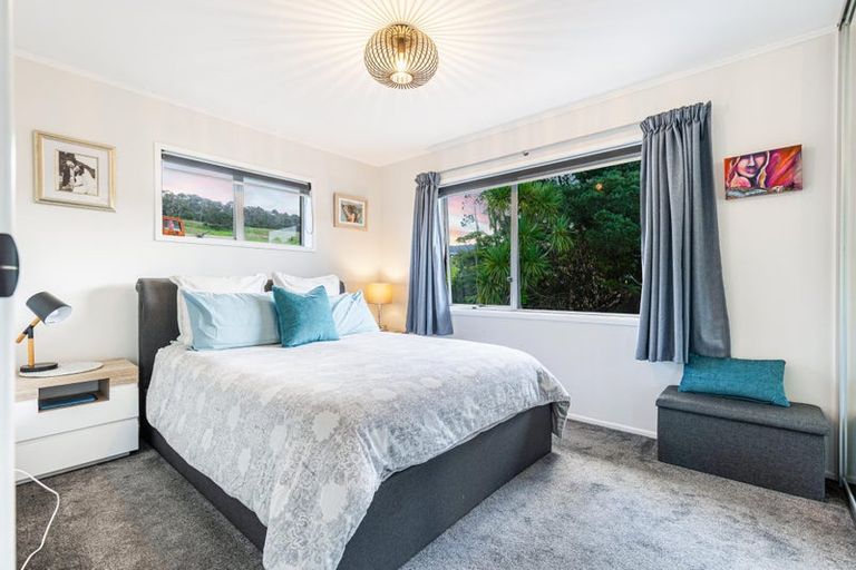 Photo of property in 19 Grassmere Road, Henderson Valley, Auckland, 0612