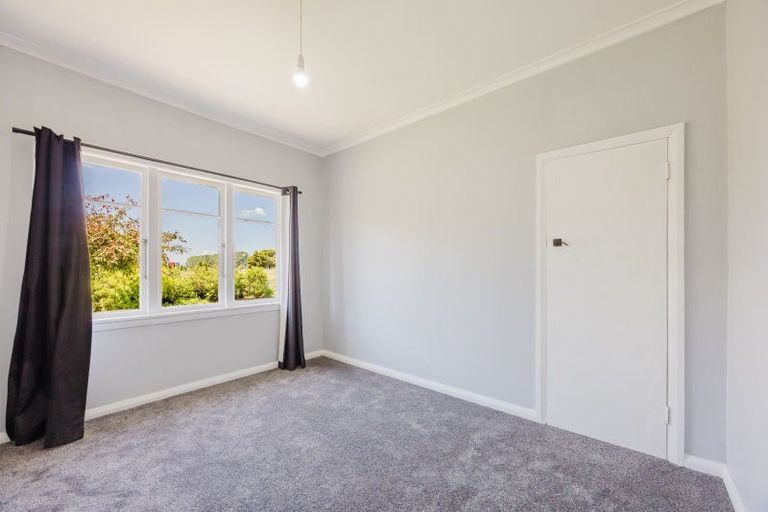 Photo of property in 2070 State Highway 2, Waipukurau, 4285