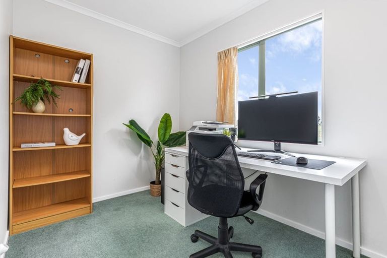 Photo of property in 2/555 Glenfield Road, Glenfield, Auckland, 0629