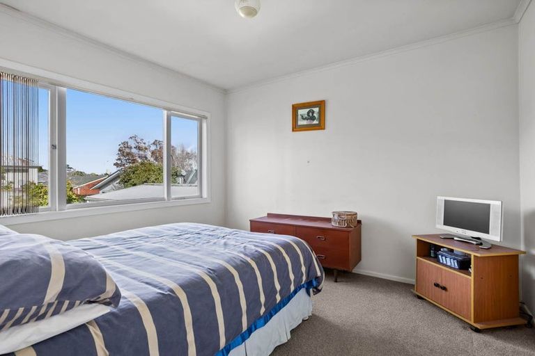 Photo of property in 18 Pax Avenue, Forrest Hill, Auckland, 0620