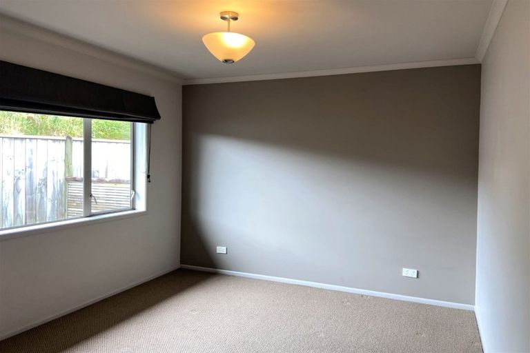 Photo of property in 4 Montrose Place, Highlands Park, New Plymouth, 4312