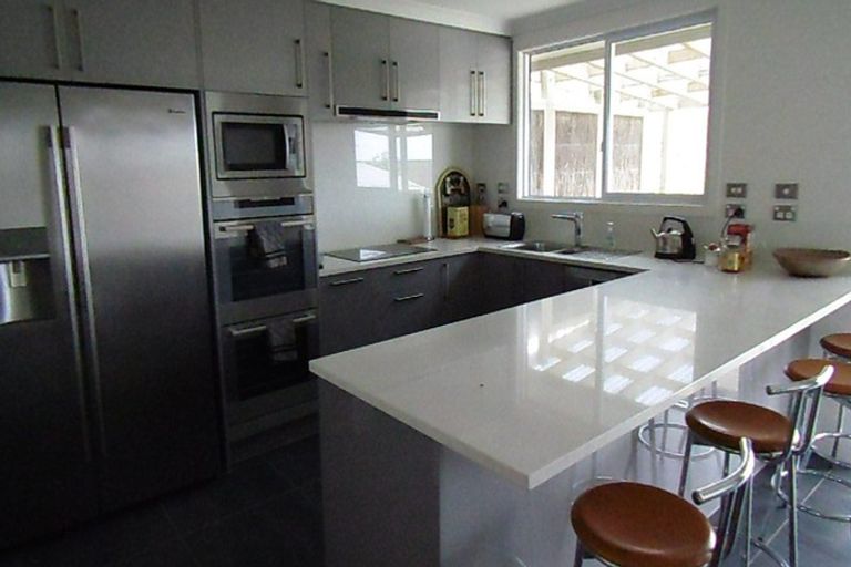 Photo of property in 46 Albatross Road, Red Beach, 0932