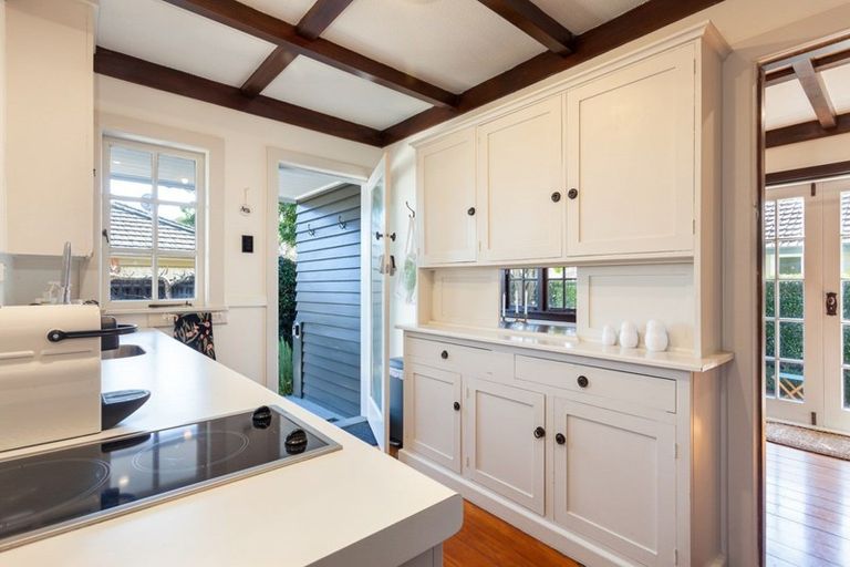 Photo of property in 379a Devonport Road, Tauranga South, Tauranga, 3112