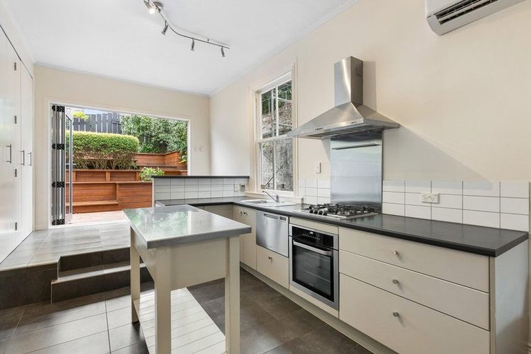 Photo of property in 26 Owen Street, Newtown, Wellington, 6021