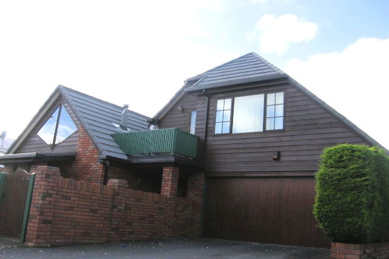 Photo of property in 2/14 Bellevue Road, Woburn, Lower Hutt, 5010