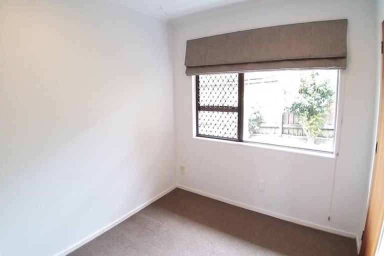 Photo of property in 1/30 Galloway Crescent, Farm Cove, Auckland, 2012