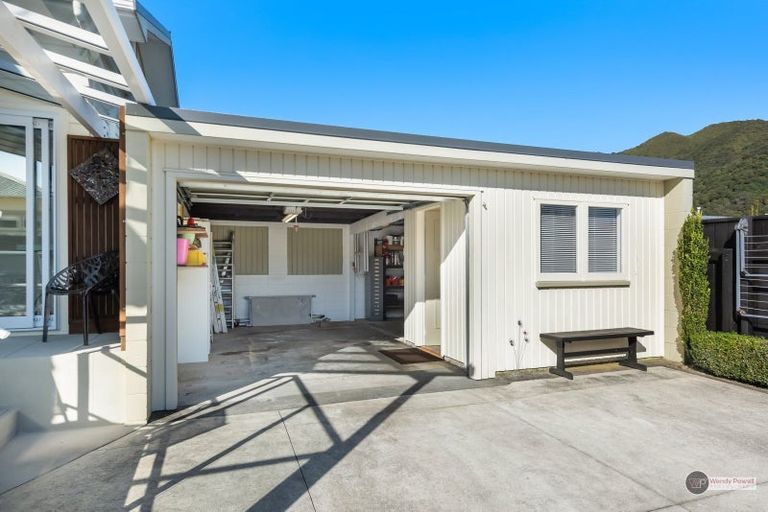 Photo of property in 40 Saint Ronans Avenue, Waterloo, Lower Hutt, 5011