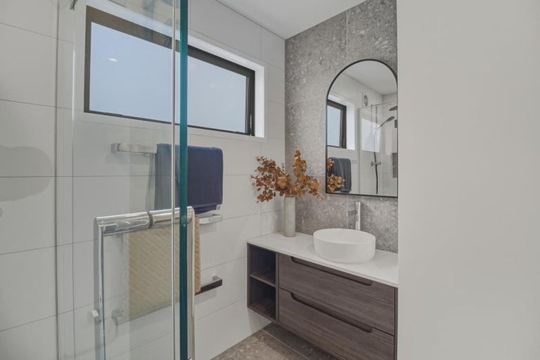 Photo of property in 85a Awaroa Road, Sunnyvale, Auckland, 0612