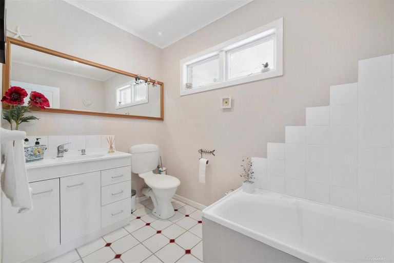 Photo of property in 3 Speedy Crescent, Hillcrest, Auckland, 0627