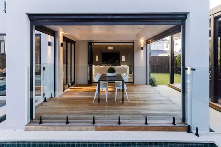 Photo of property in 112 Arran Point Parade, Orewa, 0931