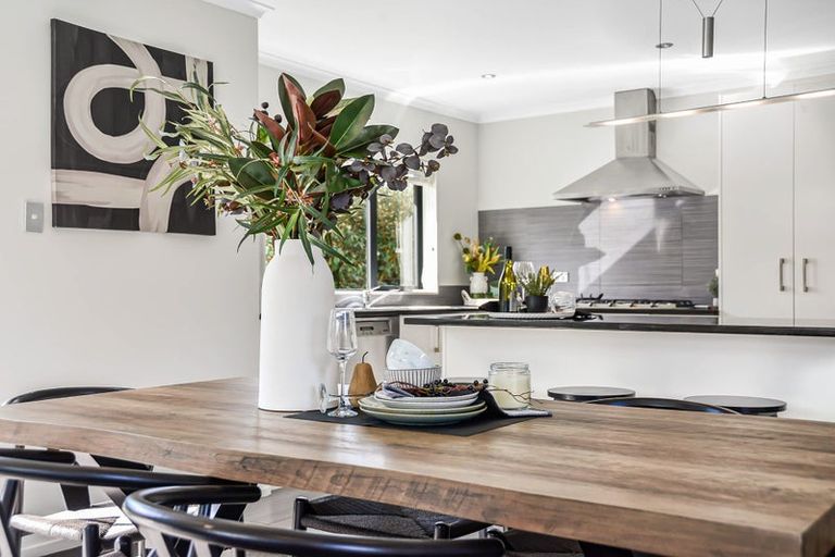 Photo of property in 16 Twin Willow Close, Cambridge, 3434