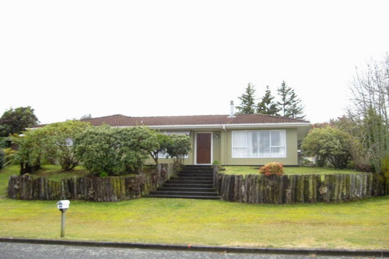 Photo of property in 16 Kenrigg Road East, Kinloch, Taupo, 3377