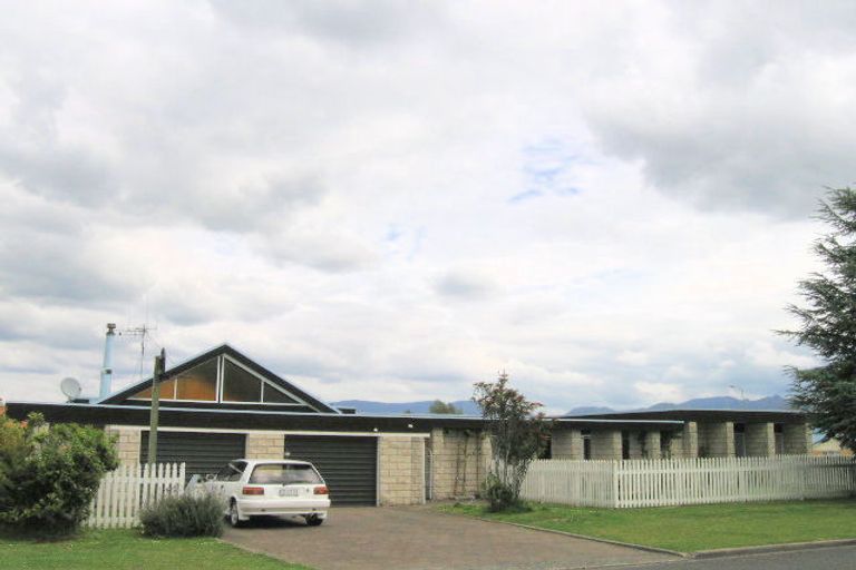 Photo of property in 2 Fencourt Crescent, Katikati, 3129