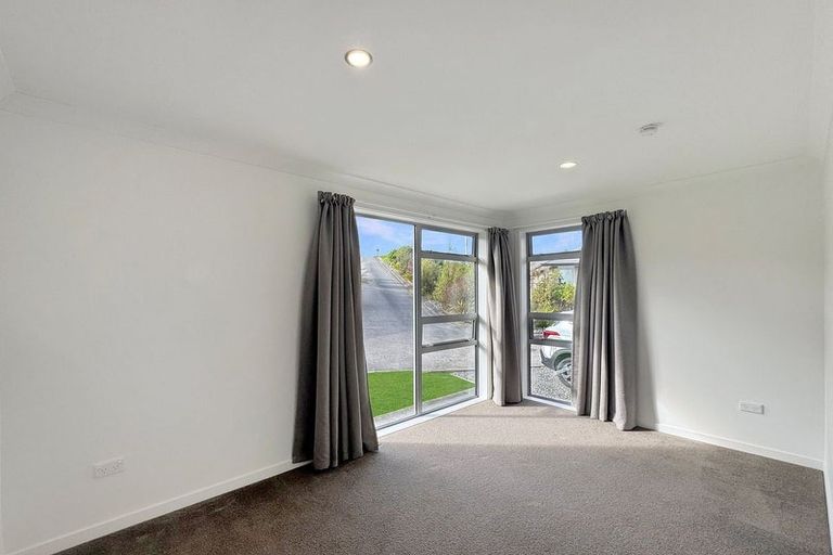 Photo of property in 90 Sunstone Crescent, Timberlea, Upper Hutt, 5018