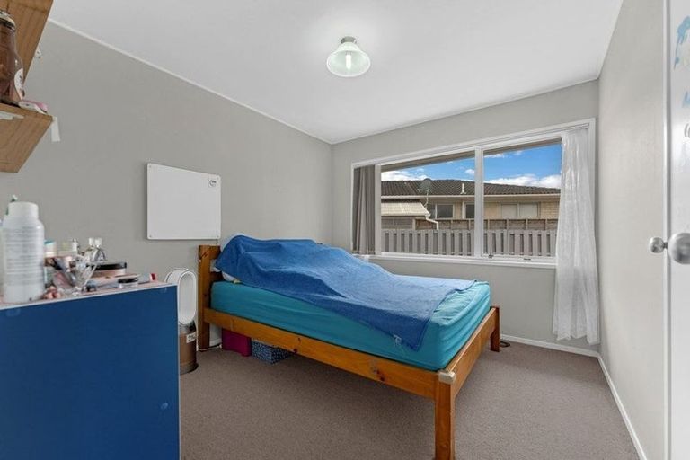 Photo of property in 12 Suwyn Place, Weymouth, Auckland, 2103