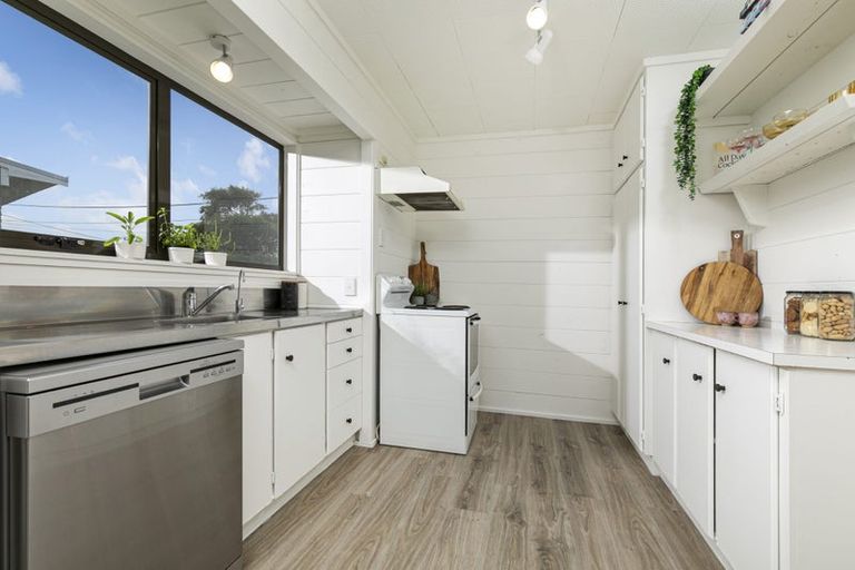 Photo of property in 2/248 Birkdale Road, Birkdale, Auckland, 0626