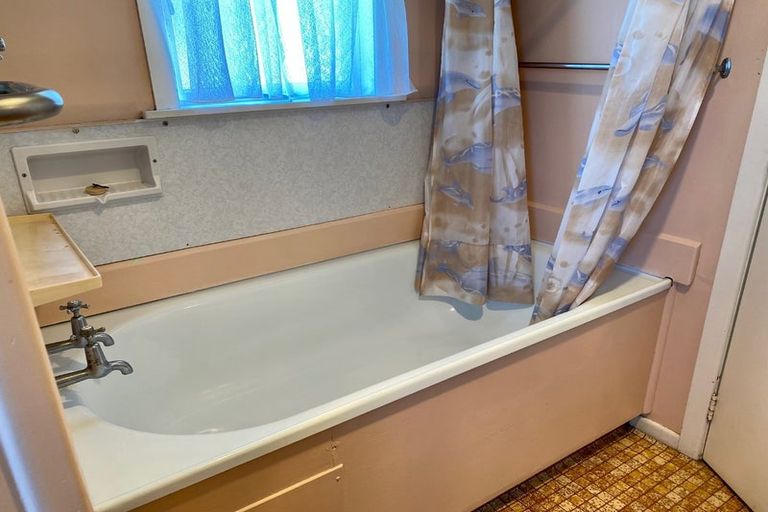 Photo of property in 9a Kirton Crescent, Manurewa, Auckland, 2102