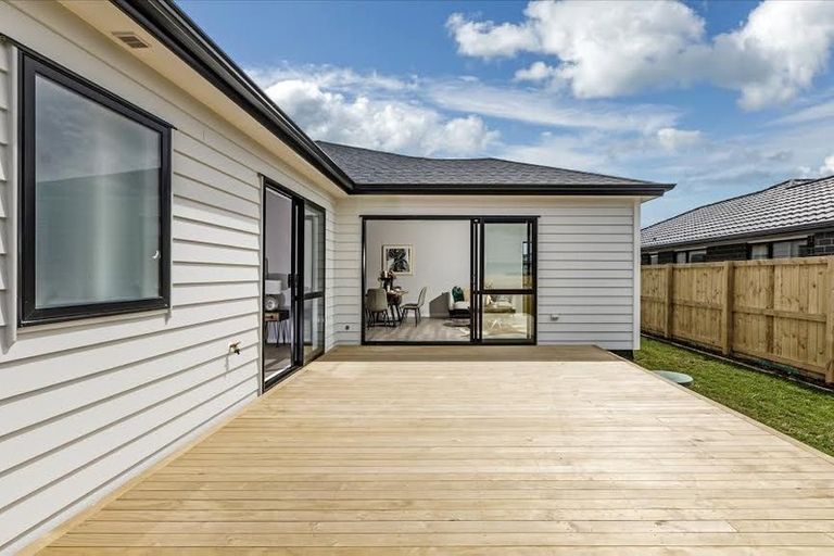 Photo of property in 103 Schoolside Road, Kumeu, 0810