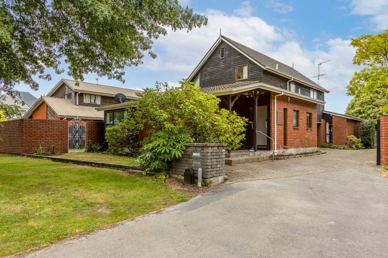 Photo of property in 270 Memorial Avenue, Burnside, Christchurch, 8053