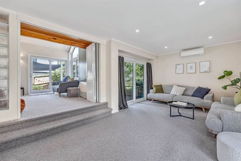 Photo of property in 38 Eugenia Rise, Totara Heights, Auckland, 2105