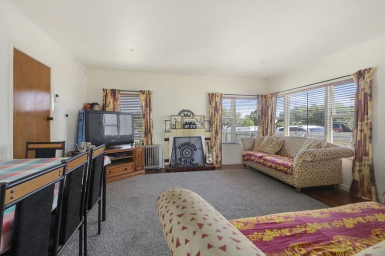 Photo of property in 15 Putini Road, Mangere Bridge, Auckland, 2022
