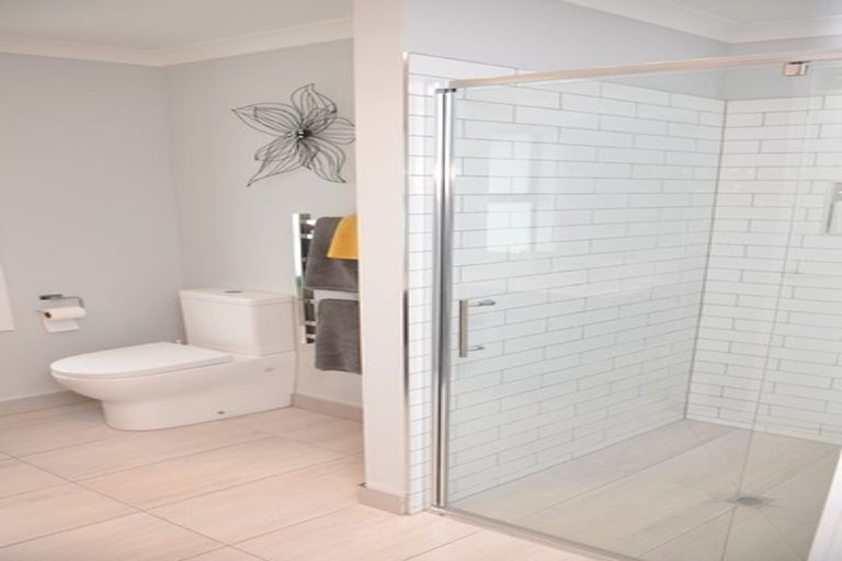 Photo of property in 2 Olive Close, Omokoroa, 3114