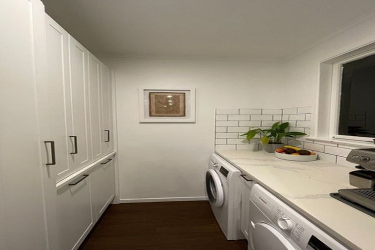 Photo of property in 5 Gill Avenue, Te Atatu Peninsula, Auckland, 0610