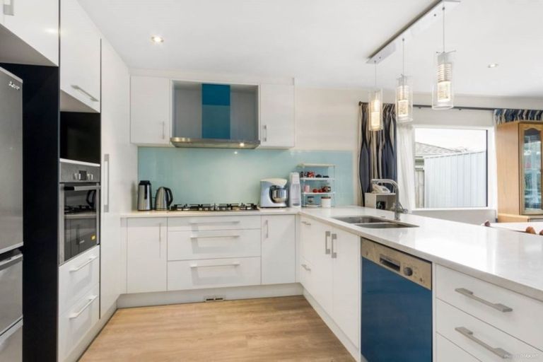 Photo of property in 140r Hepburn Road, Glendene, Auckland, 0602