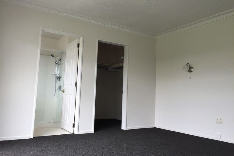 Photo of property in 17 Witbrock Crescent, Burnside, Christchurch, 8053
