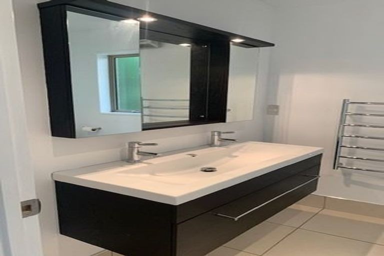 Photo of property in 29 Straven Road, Riccarton, Christchurch, 8011