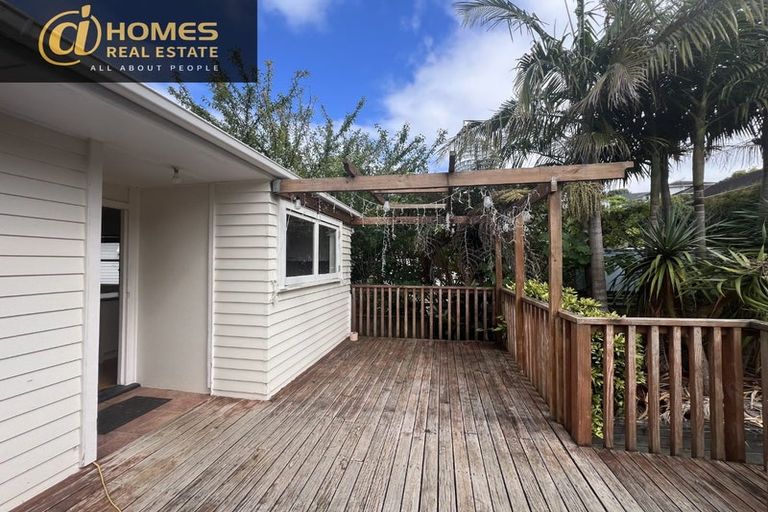 Photo of property in 33 Lynden Avenue, Hillcrest, Auckland, 0627