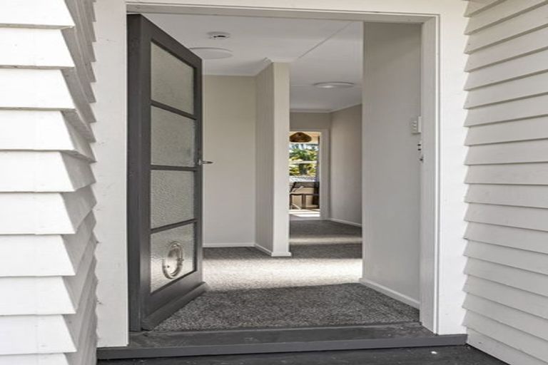 Photo of property in 65 Farquhar Road, Glendene, Auckland, 0602