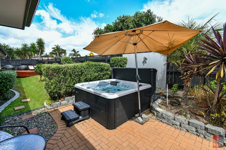 Photo of property in 204 Wattle Farm Road, Wattle Downs, Auckland, 2103