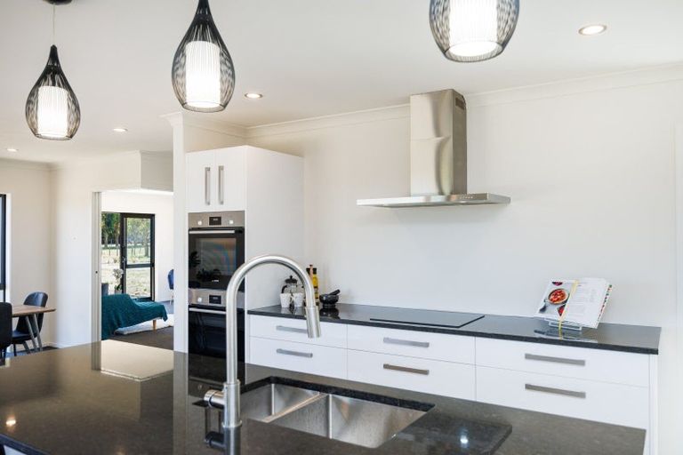 Photo of property in 167 Spur Road West, Colyton, Feilding, 4775