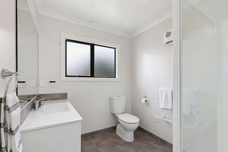 Photo of property in 10 Joseph Banks Drive, Whitby, Porirua, 5024