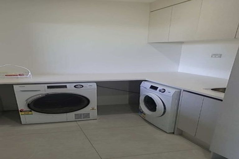 Photo of property in 74 Te Oneroa Way, Long Bay, Auckland, 0630