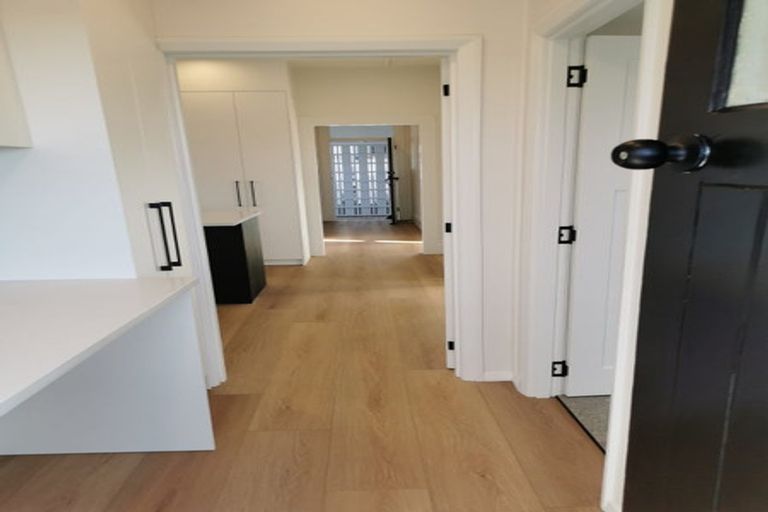 Photo of property in 4/141 Colwill Road, Massey, Auckland, 0614