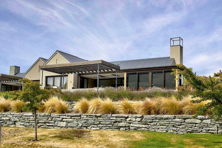 Photo of property in 2 Ploughmans Lane, Arrowtown, 9371