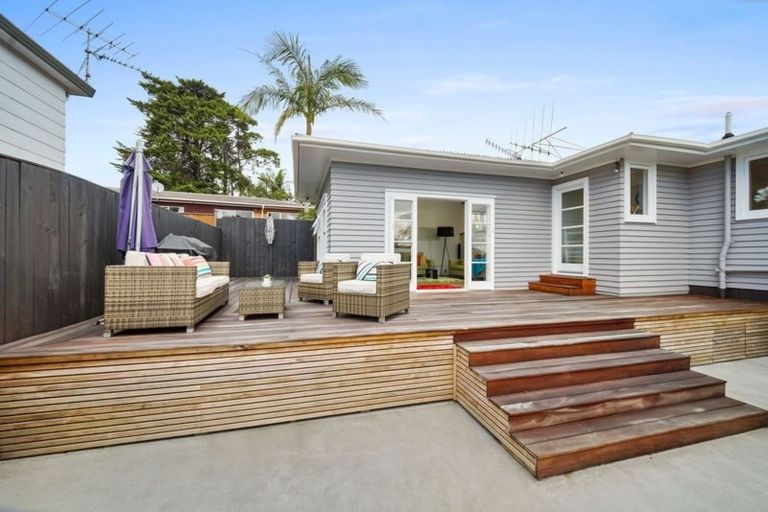 Photo of property in 1/8 Arrow Road, Forrest Hill, Auckland, 0620