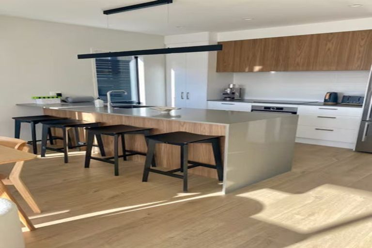 Photo of property in 2 Chapman Way, Jacks Point, 9371